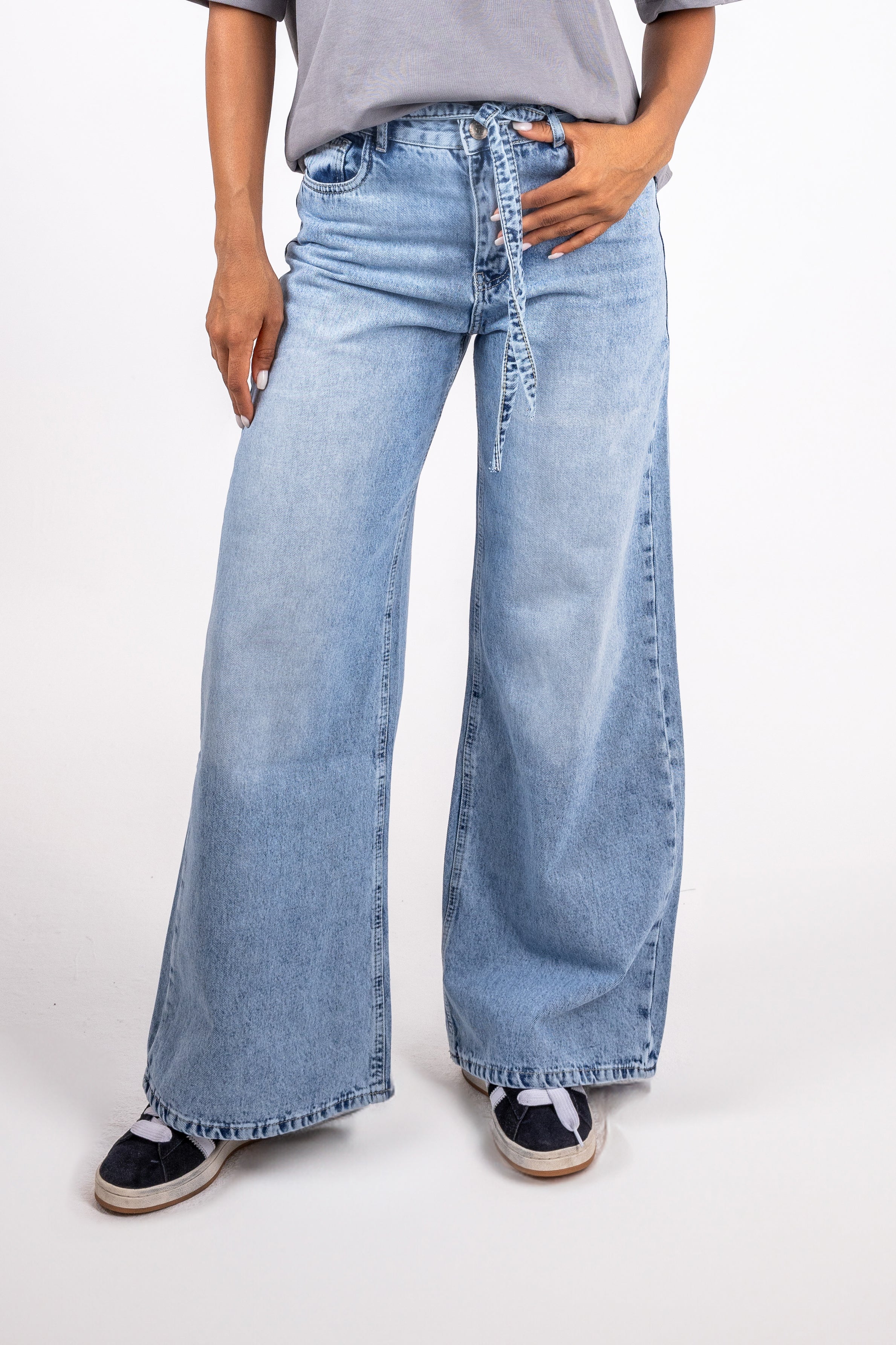 Wide-Leg Belt Denim