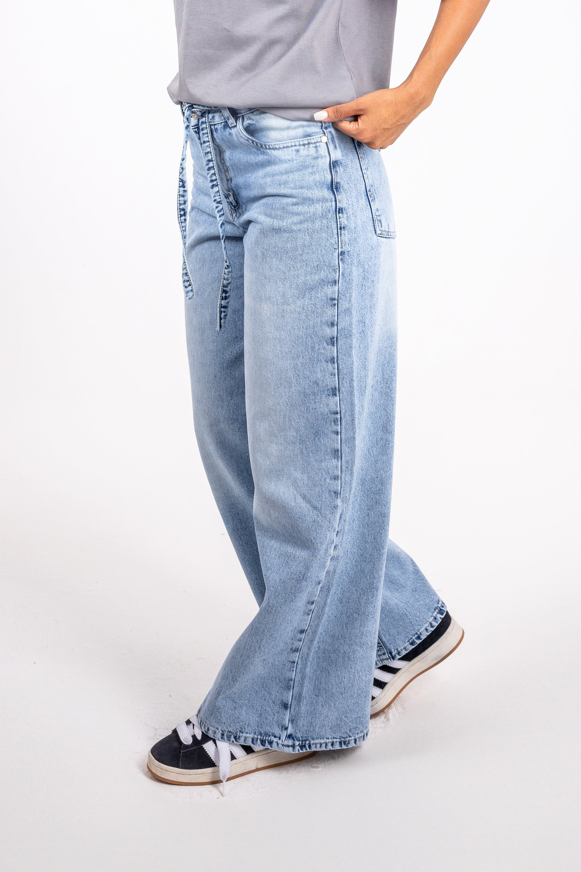 Wide-Leg Belt Denim