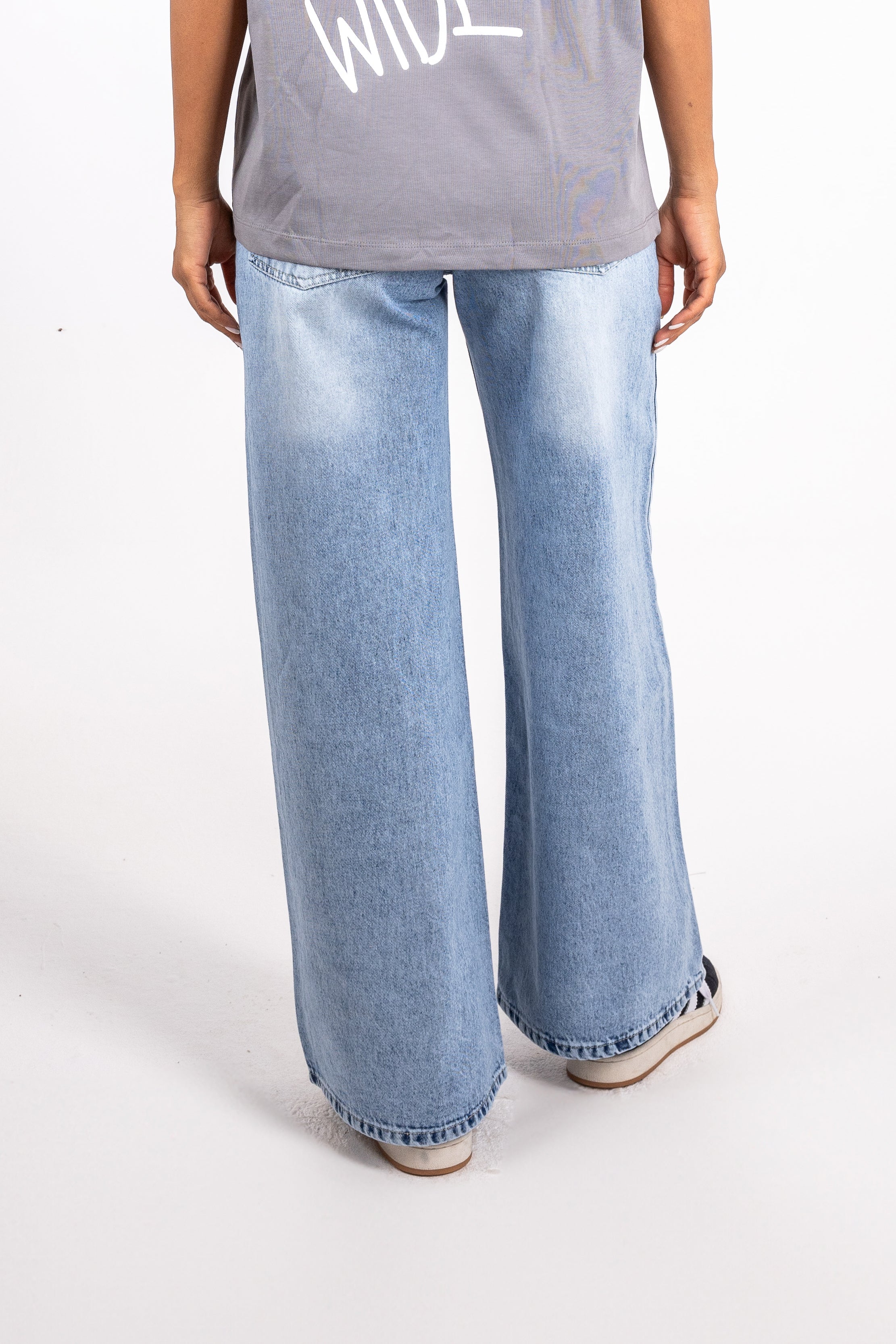 Wide-Leg Belt Denim
