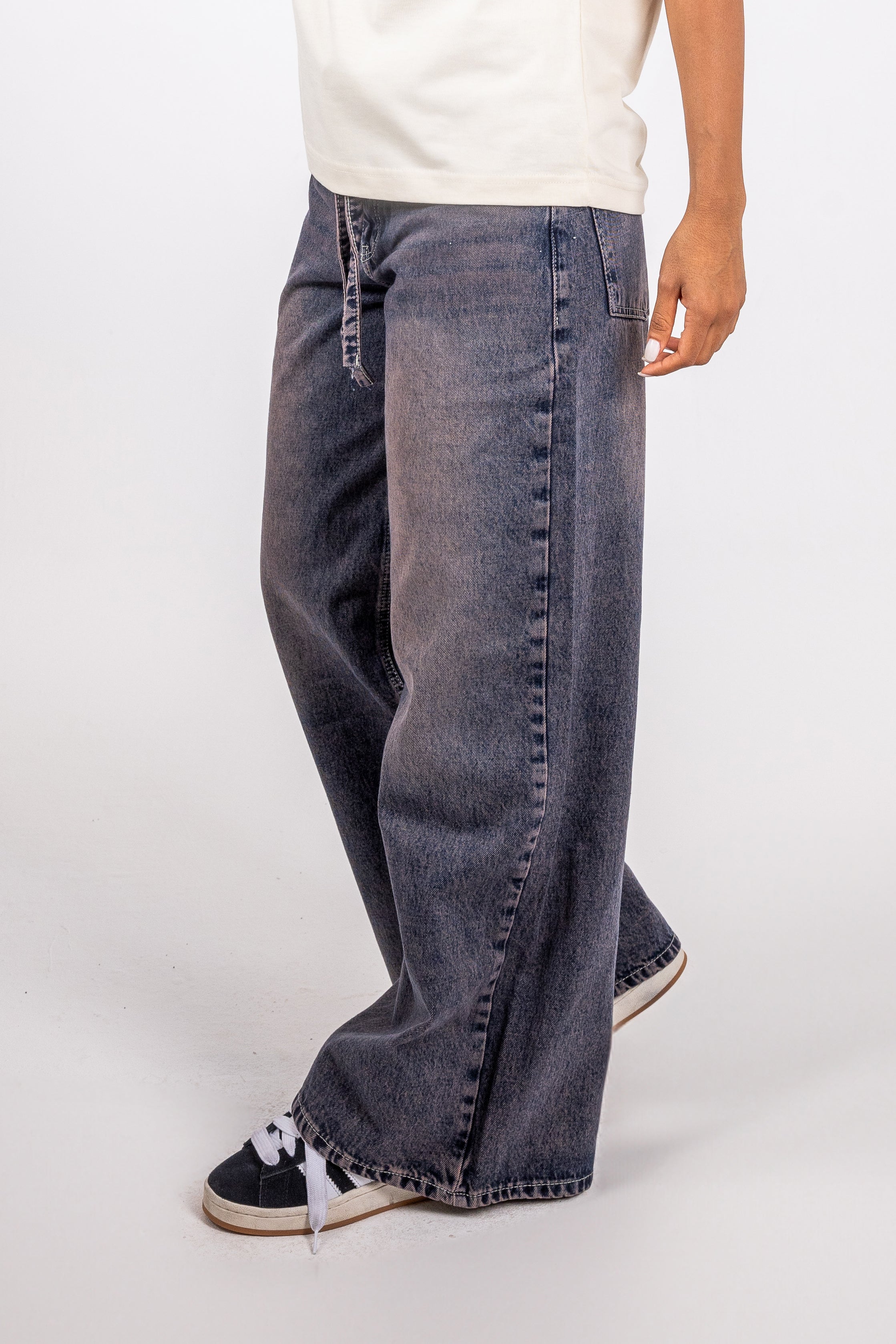 Wide-Leg Belt Denim