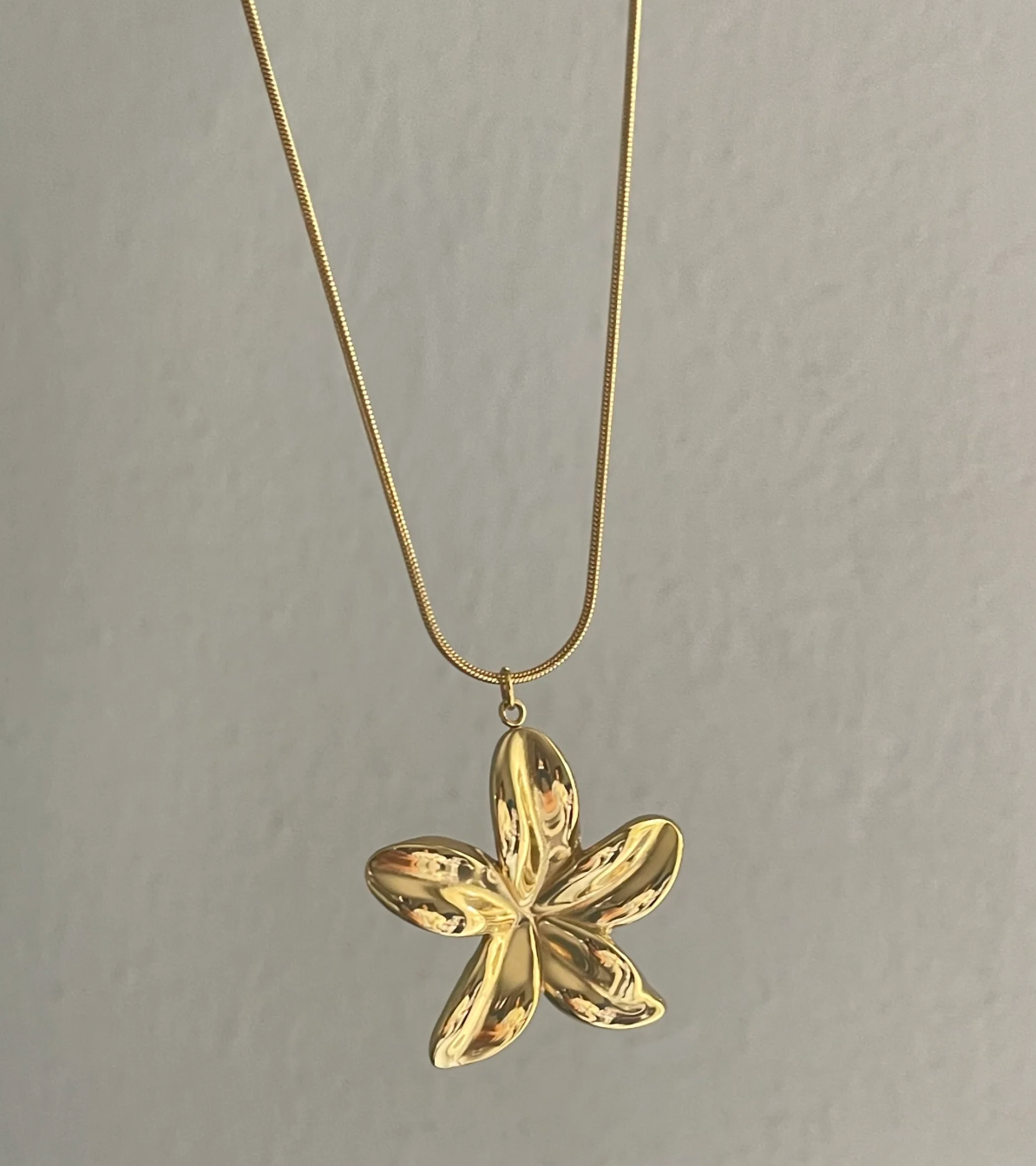 Hawaiian Flower Necklace - Stainless Steel